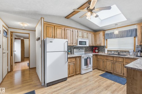 5 3400 48 Street, Stony Plain, AB - Indoor Photo Showing Kitchen