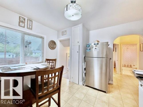 5611 51 Avenue, Camrose, AB - Indoor Photo Showing Dining Room