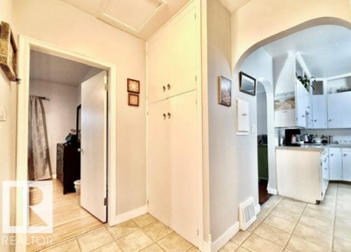 5611 51 Avenue, Camrose, AB - Indoor Photo Showing Other Room