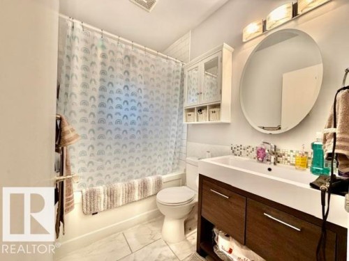 5611 51 Avenue, Camrose, AB - Indoor Photo Showing Bathroom