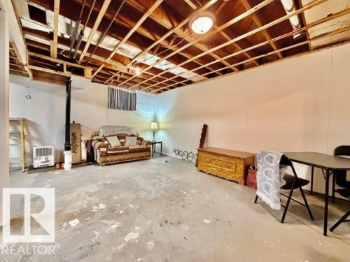5611 51 Avenue, Camrose, AB - Indoor Photo Showing Other Room