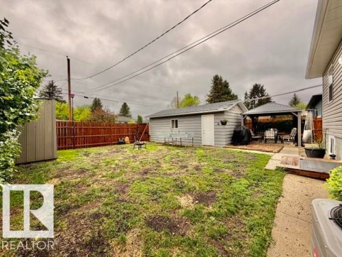5611 51 Avenue, Camrose, AB - Outdoor