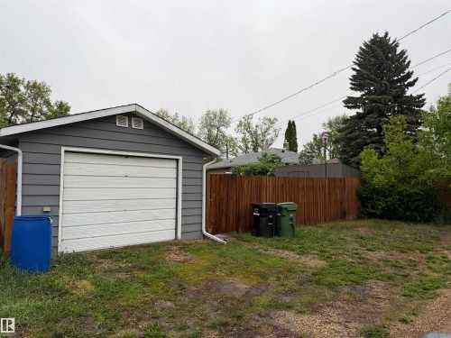 5611 51 Avenue, Camrose, AB - Outdoor