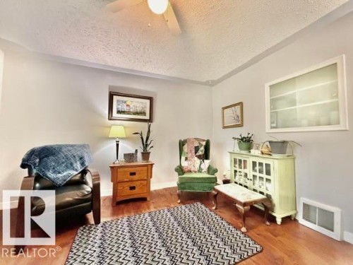 5611 51 Avenue, Camrose, AB - Indoor
