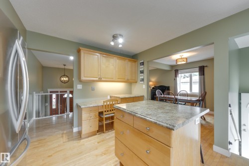 36 Fenwick Crescent, St. Albert, AB - Indoor Photo Showing Kitchen