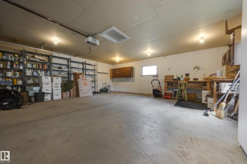 36 Fenwick Crescent, St. Albert, AB - Indoor Photo Showing Garage