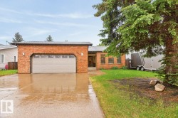 104 WAYGOOD Road Edmonton, AB T5T 5M2