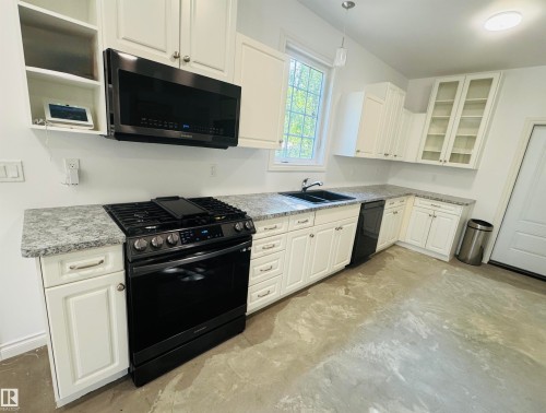 553 11207 Twp R 564, Rural St. Paul County, AB - Indoor Photo Showing Kitchen With Double Sink