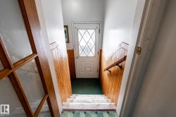 Rear entry with carpet flooring - 