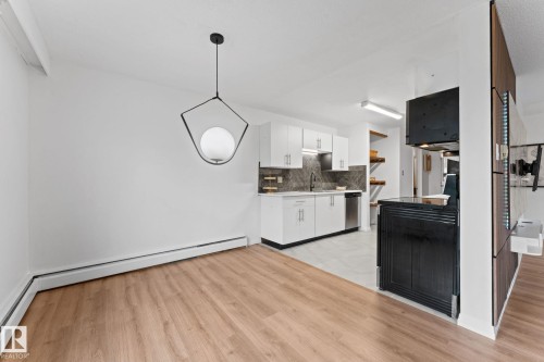 202 7815 159 Street, Edmonton, AB - Indoor Photo Showing Kitchen