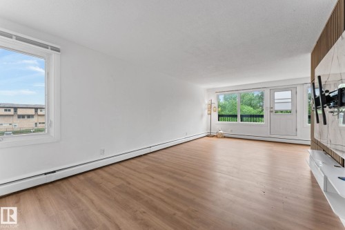 202 7815 159 Street, Edmonton, AB - Indoor Photo Showing Living Room