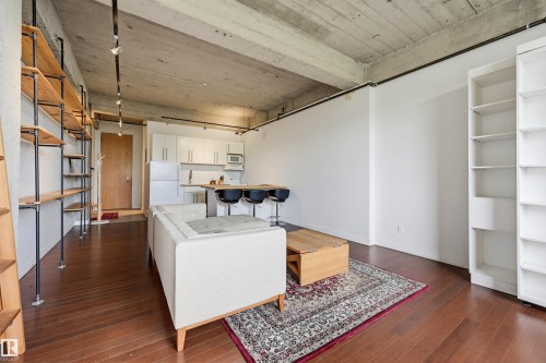 204 10355 105 Street, Edmonton, AB - Indoor