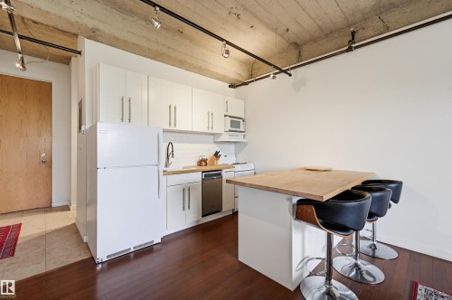 204 10355 105 Street, Edmonton, AB - Indoor Photo Showing Kitchen