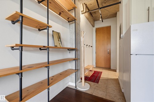 204 10355 105 Street, Edmonton, AB - Indoor