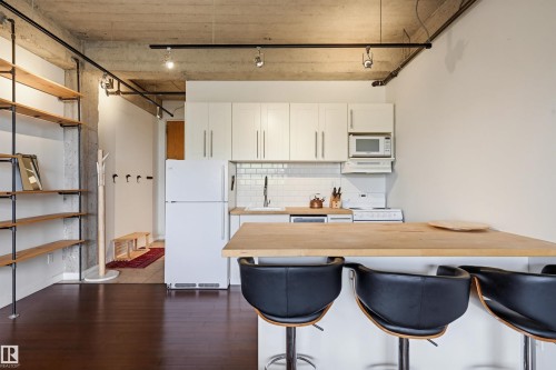 204 10355 105 Street, Edmonton, AB - Indoor Photo Showing Kitchen
