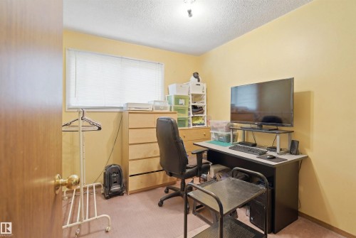 Room featuring soft yellow walls and a single window with horizontal blinds - 17 Lakewood Village, Edmonton, AB 