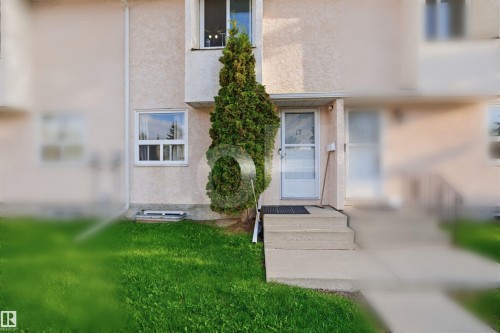 17 LAKEWOOD Village  Edmonton, AB T6K 2B3