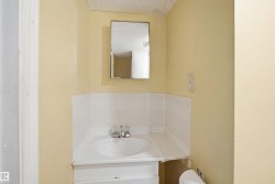 Image quality insufficient for description - 