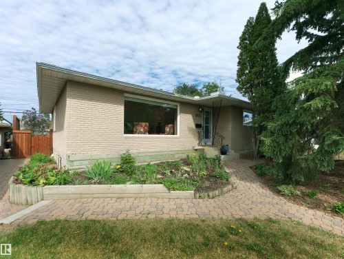 5832 114A Street, Edmonton, AB 