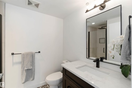 802 10046 117 Street, Edmonton, AB - Indoor Photo Showing Bathroom
