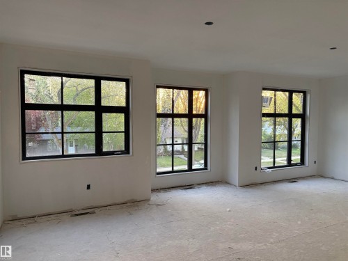 Empty room - 9243 148 Street, Edmonton, AB 