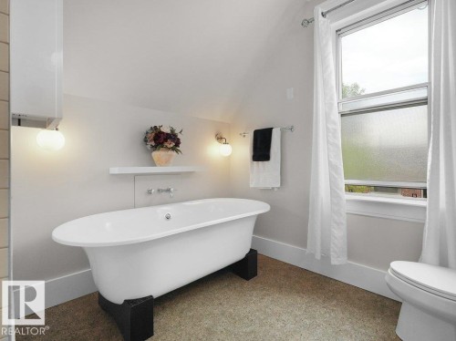 4 claw tub - 11002 106 Avenue, Edmonton, AB 