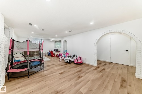9815 159 Avenue, Edmonton, AB 