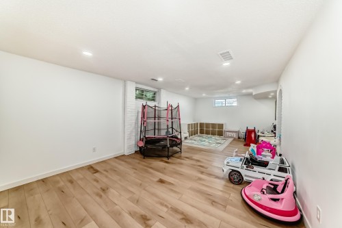 9815 159 Avenue, Edmonton, AB 