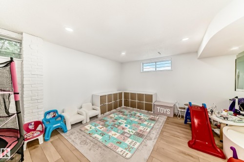 9815 159 Avenue, Edmonton, AB 