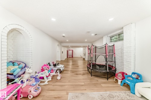 9815 159 Avenue, Edmonton, AB 