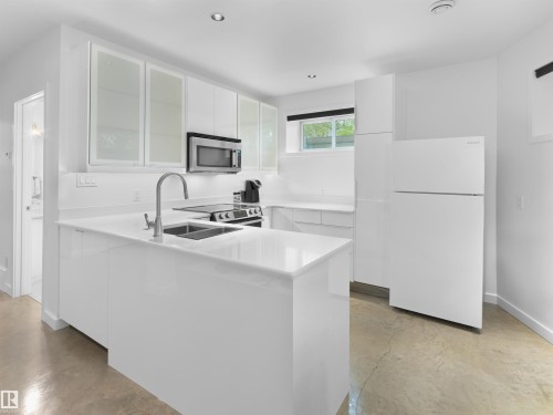 11131 75 Avenue, Edmonton, AB 