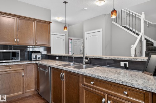 9515 221 Street, Edmonton, AB 