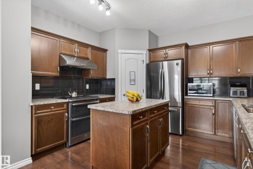 9515 221 Street, Edmonton, AB 