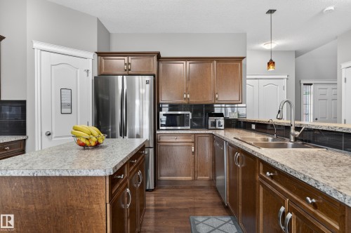 9515 221 Street, Edmonton, AB 