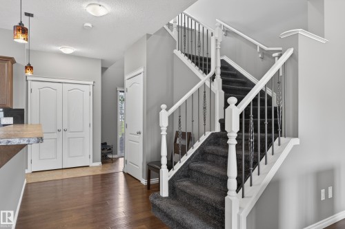 9515 221 Street, Edmonton, AB 