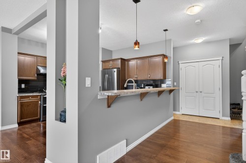 9515 221 Street, Edmonton, AB 