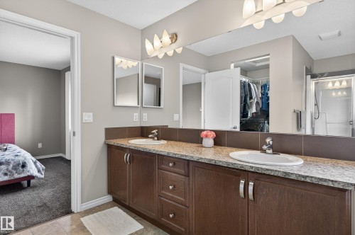 9515 221 Street, Edmonton, AB 