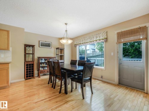 Image quality insufficient for description - 1116 Lincoln Crescent, Edmonton, AB - Indoor Photo Showing Dining Room