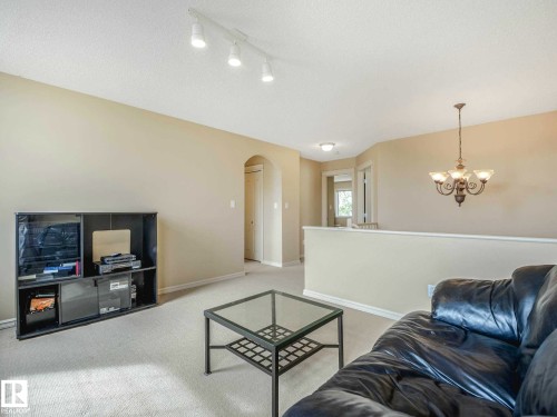 Image quality insufficient for description - 1116 Lincoln Crescent, Edmonton, AB - Indoor Photo Showing Living Room