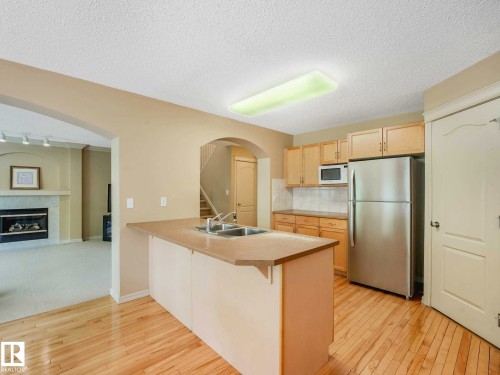 Image quality insufficient for description - 1116 Lincoln Crescent, Edmonton, AB - Indoor Photo Showing Kitchen With Double Sink