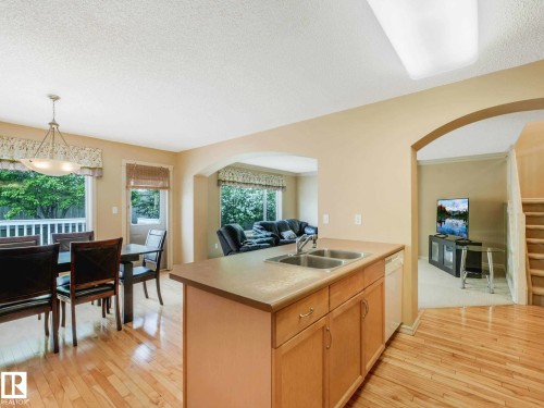 Image quality insufficient for description - 1116 Lincoln Crescent, Edmonton, AB - Indoor Photo Showing Other Room
