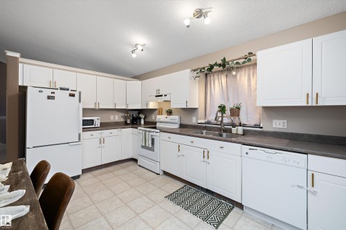 9210 163 Avenue, Edmonton, AB 