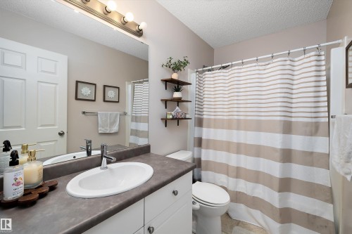 9210 163 Avenue, Edmonton, AB 