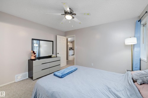 9210 163 Avenue, Edmonton, AB 