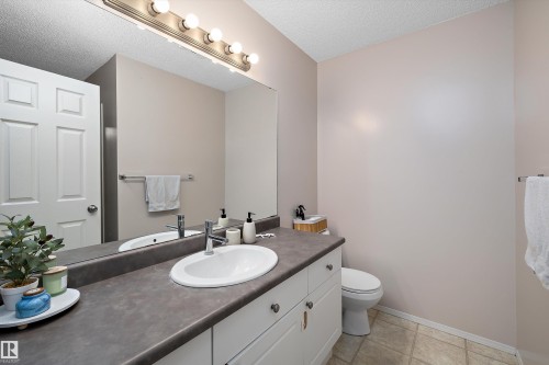 9210 163 Avenue, Edmonton, AB 