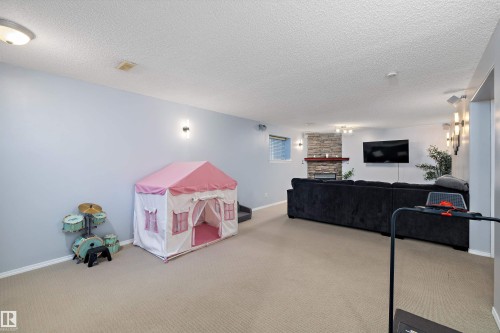 9210 163 Avenue, Edmonton, AB 