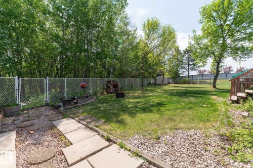 41 Deer Park Way, Spruce Grove, AB 
