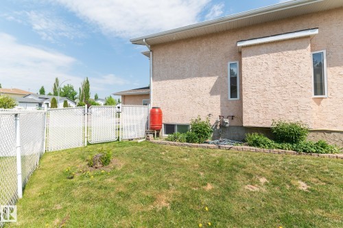 41 Deer Park Way, Spruce Grove, AB 