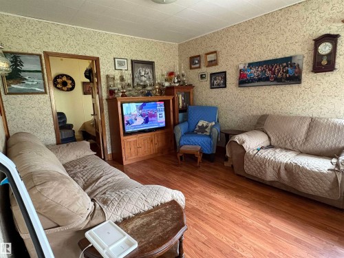 Wood-finish flooring complements patterned wallpaper. - 125 56524 Rng Rd 52A, Lindbergh, AB 