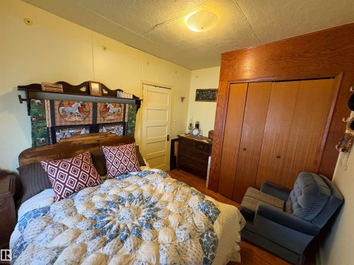 Room featuring wood-finish flooring, light-toned walls, and a ceiling-mounted light fixture. - 125 56524 Rng Rd 52A, Lindbergh, AB 